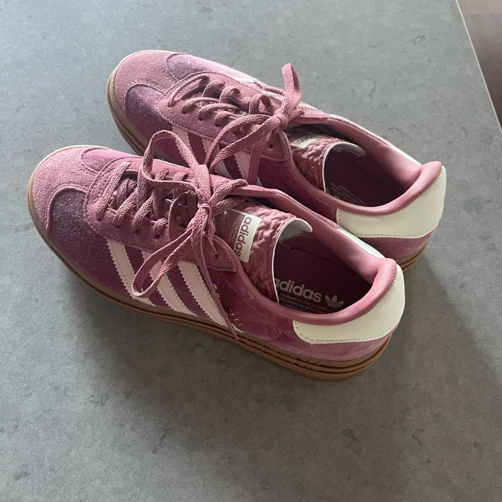 NWOT Adidas Gazelle Bold Women’s Sneaker Crimson Pink Velvet - Picture 6 of 8